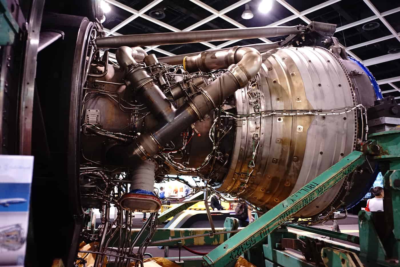 Inside the Rolls Royce Trent 800 Engine